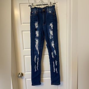 FASHION NOVA RIPPED BLUE JEANS SIZE 7/8